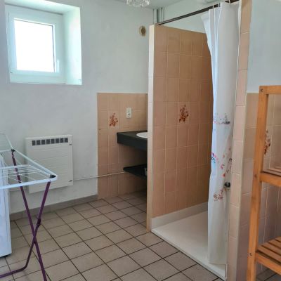 Hébergement Maison de Campagne - Rez-de-Chaussée - location saisonnière sur la commune du Trioulou dans le Cantal pour 5 personnes