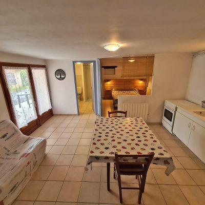 Hébergement Maison de Campagne - Rez-de-Chaussée - location saisonnière sur la commune du Trioulou dans le Cantal pour 2 personnes