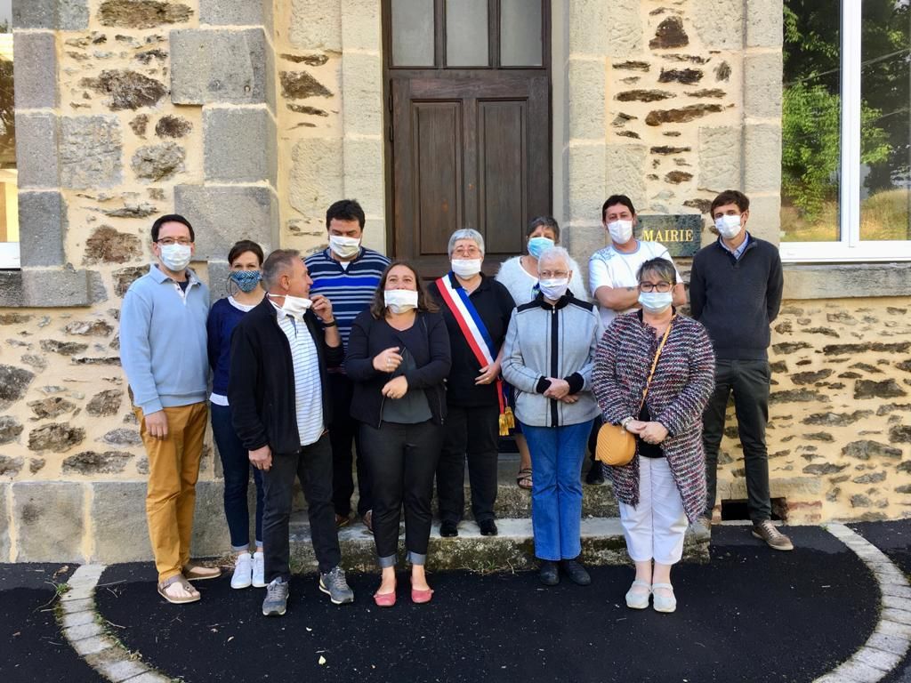Genevieve Marquet et sa secrétaire de Mairie